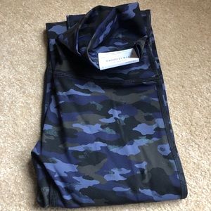 NEW WITH TAGS Aerie Blue Camo Dry Fit Leggings